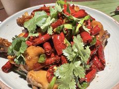 -曼听小寨海鲜烧烤·大连辣炒大王(盖州街店)