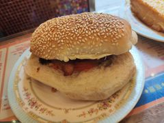 特大猪扒包-金华冰厅