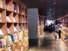 -新华文创·光的空间