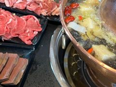 -果松木炭酸菜铜火锅·外婆参鸡汤