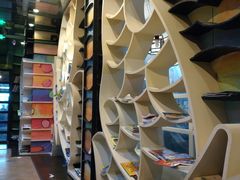 -钟书阁(松江泰晤士小镇店)