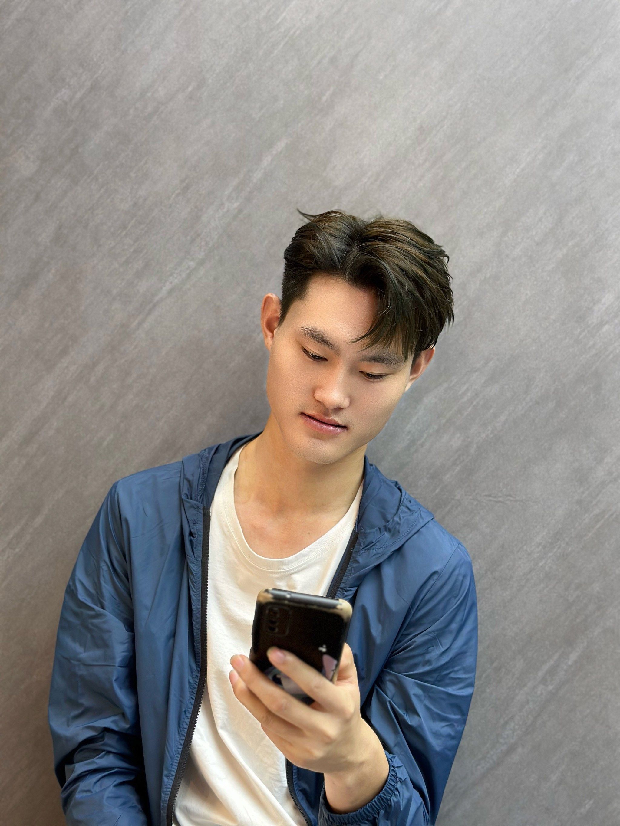 王嘉尔同款发型
