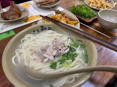 -亮亮面馆(经六路店)