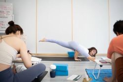 -亚太瑜伽普拉提学院