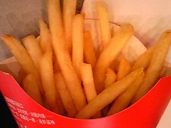 薯条中-麦当劳(轻轨曹杨路店)