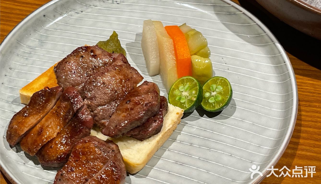 同事生日选择来这家日料餐厅，我们坐了包间，私密性很好