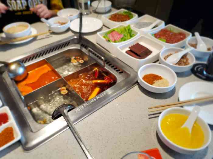 海底捞火锅(群光广场店)-"疫情过后第一次来吃海底捞,趁着学生6.9.