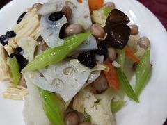 -津鲁园饭店