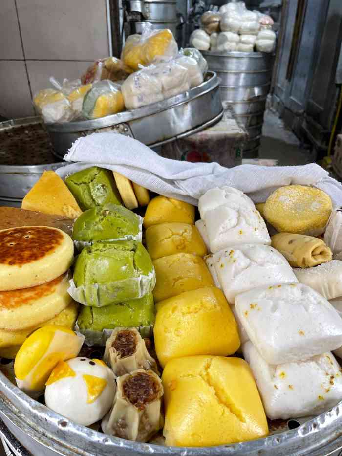 挺喜欢他家白面老馒头筋道又便宜撕开是一层一层的配豆腐乳豆豉酱新鲜