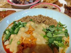 -爆炸头阿姨小四川正宗川味小吃(无任何分店)