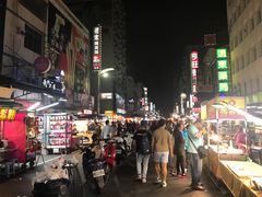 -六合夜市