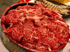 安格斯牛肉-鲜入围煮花胶鸡海鲜火锅