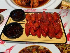 -肥肥虾庄·金牌油焖大虾(汉街SKP店)