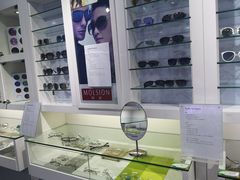 -提一眼镜·蔡司·依视路(小寨店)