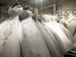 点击看大图 -艾拉·女王婚纱礼服馆
