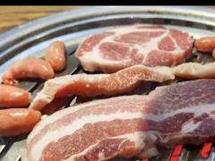 厚切五花肉-·缸桶屋·韩式牛肋条自助烤肉(西湖D11店)