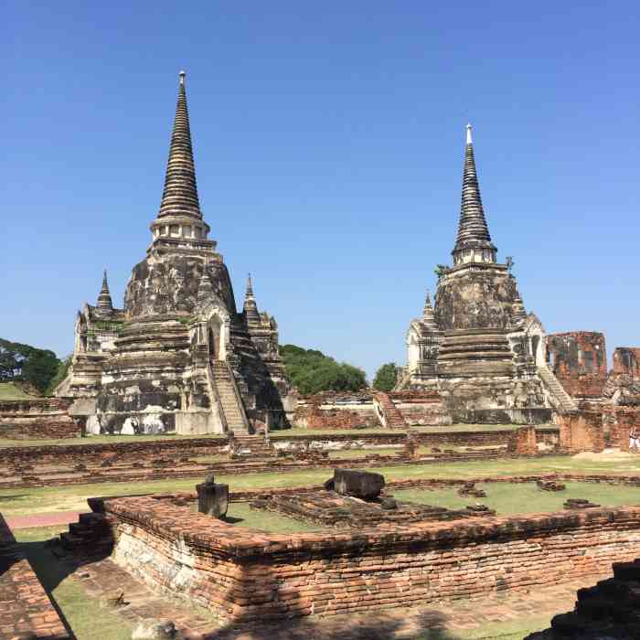 帕司山碧佛寺-"这也是个收费景点,依然也是50铢,在这里.