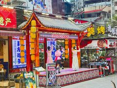 -刘姐啤酒鱼民族演艺餐厅(西街总店)