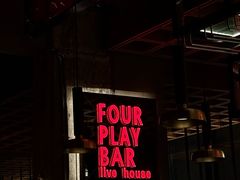 -FOUR PLAY BAR