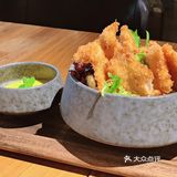 我就吃了一点点，薯条和汉堡，好好吃