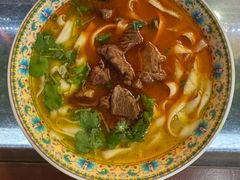 红烧牛肉刀削面-金杨拉面王小吃面馆·牛三宝面·红烧牛肉粉