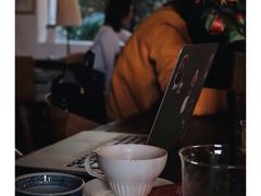 -彳亍咖啡·这里(水湾路店)
