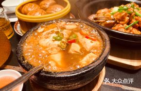 Sautéed Chili Tofu with Golden Ear Mushrooms in Stone Pot
