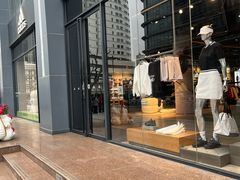 -阿迪达斯(百联徐汇商业广场运动旗舰店)