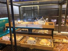面包甜点陈列柜-顶东面包花园·生日蛋糕(世博店)