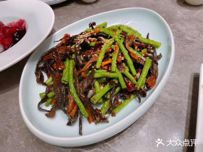 闫府私房菜·百年鲁菜(恒隆店)豆角茶树菇图片