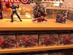-名创优品(北京新中关购物中心地铁层店)