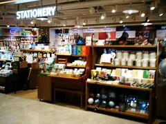 -LOG-ON(海港城店)
