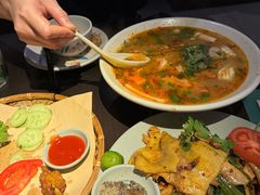 -大头虾越式风味餐厅(光明广场店)