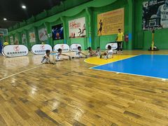 -健龙森俱乐部·游泳·健身·羽毛球综合体育馆