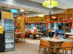 -有红鸡毛店·川菜(抚琴夜市店)