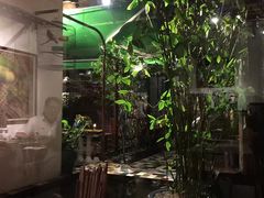 -Cuc Gach Quan Restaurant