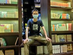 -钟书阁(松江泰晤士小镇店)