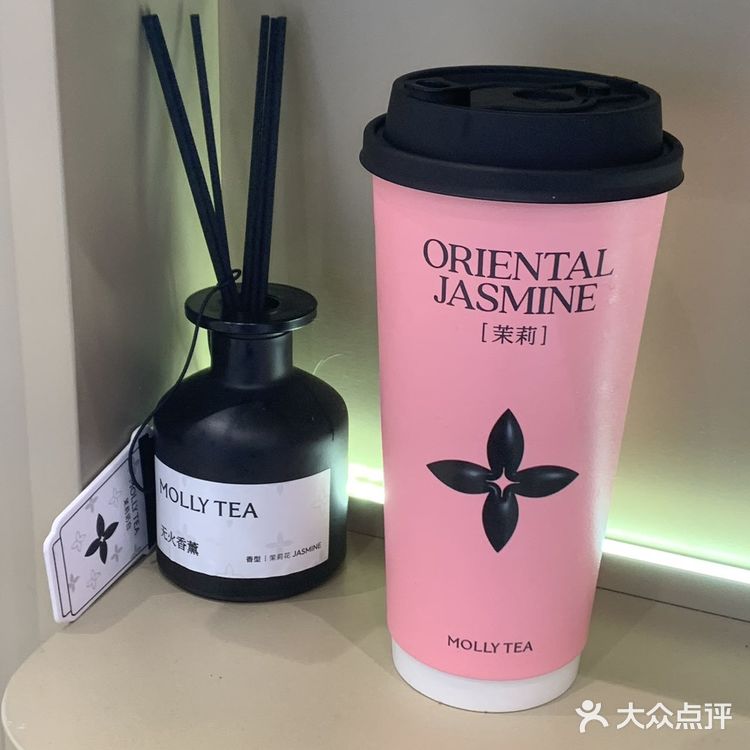 新年的第一杯热饮我选“茉莉奶白”