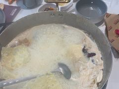 -洪氏嗨捞·广东猪肚鸡·椰子鸡火锅(西咸万象城店)