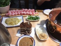 -盛元盛居传统炭火锅(绿园店)