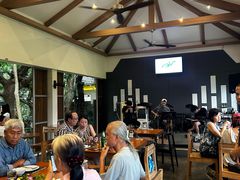 -Chom Cafe and Restaurant