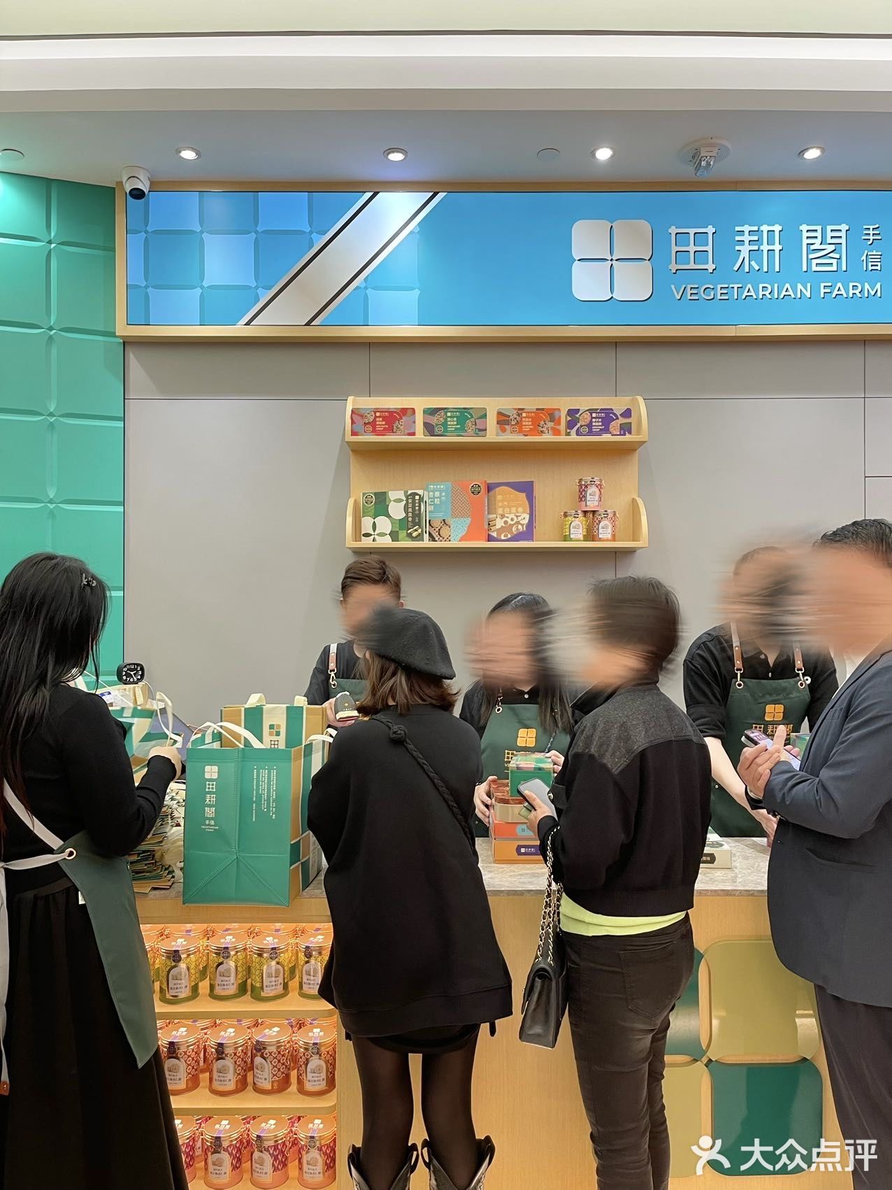 谁能解释一下澳门这个情况…根本挤不进去… 