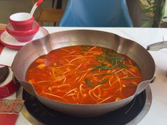 -毛辣果·贵州红酸汤牛肉火锅(西单店)