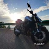 泰遇餐厅门前排着长长的队伍,我也忍不住跟着排了上去