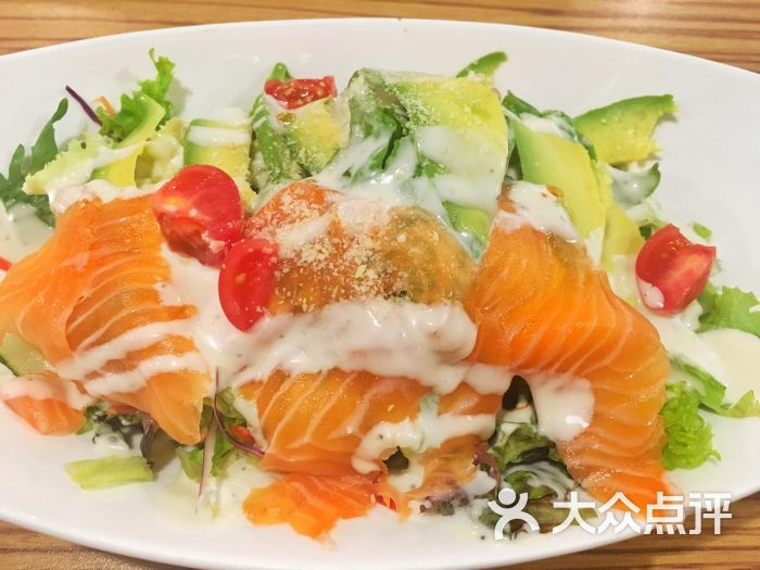 牛油果三文鱼沙拉