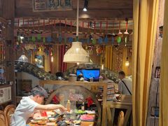 -老牌坊云南鱼豆花火锅(爱建店)
