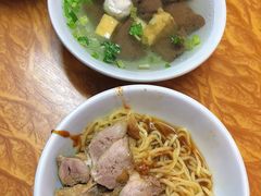 -松树干拌面店