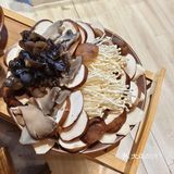 今晚吃撑了，火锅太过瘾