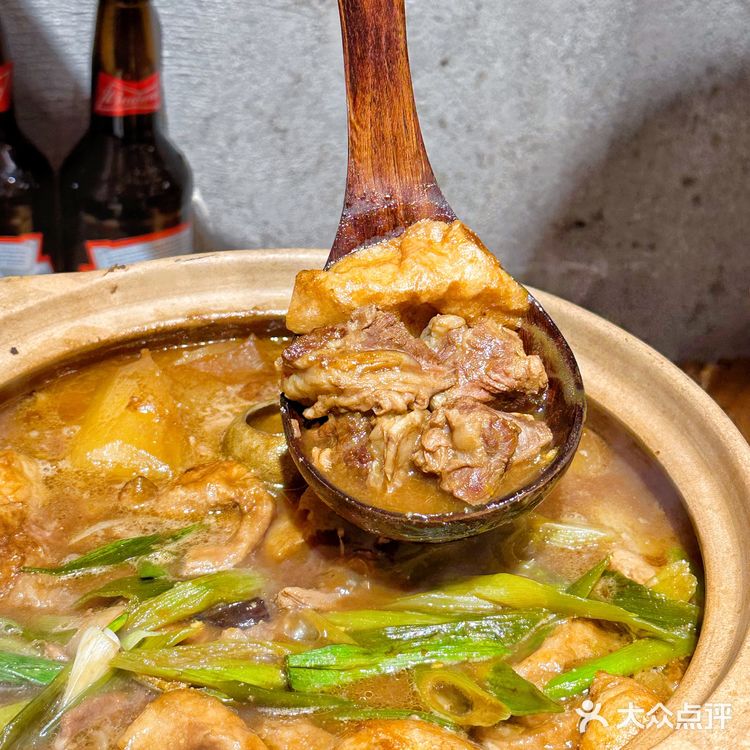 小伙伴说，在杭州吃港式打边炉，只去林记，老好吃了