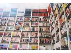 -钟书阁(松江泰晤士小镇店)